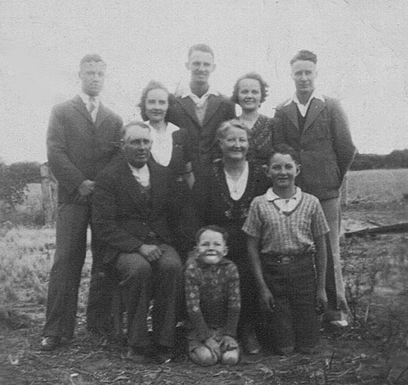 family at walpeup 1937
