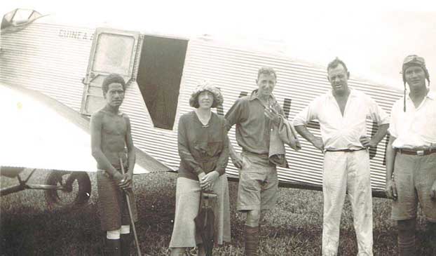 flying from wau to salamaua